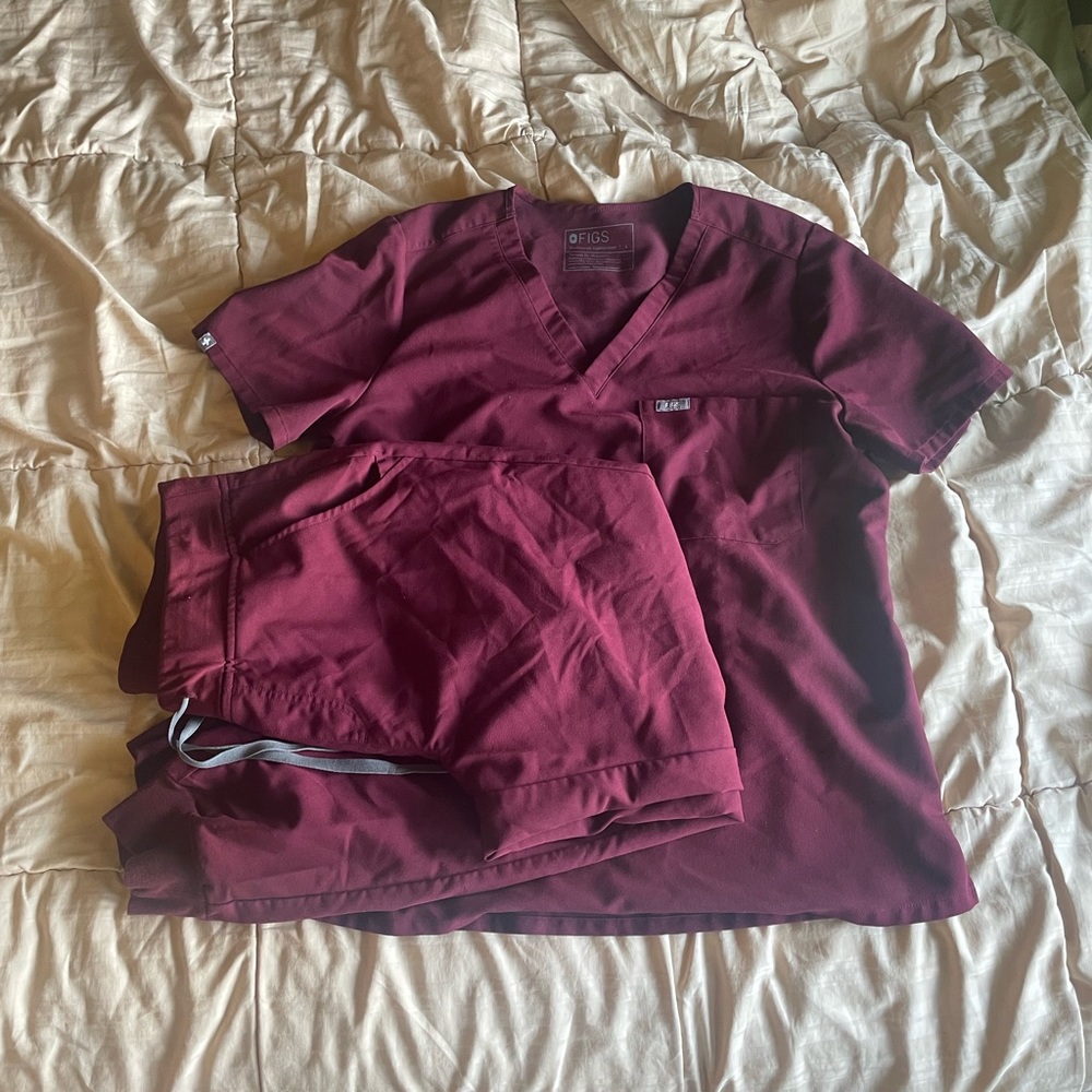 Large burgundy figs set